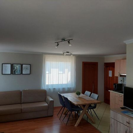 Elek Apartmanház Hajduszoboszlo Exterior foto