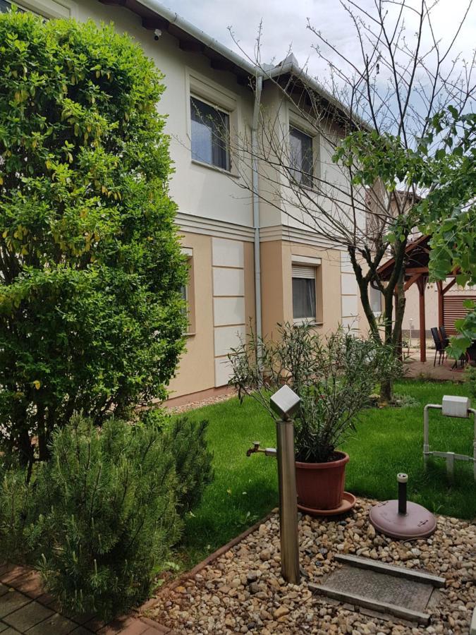 Elek Apartmanház Hajduszoboszlo Exterior foto