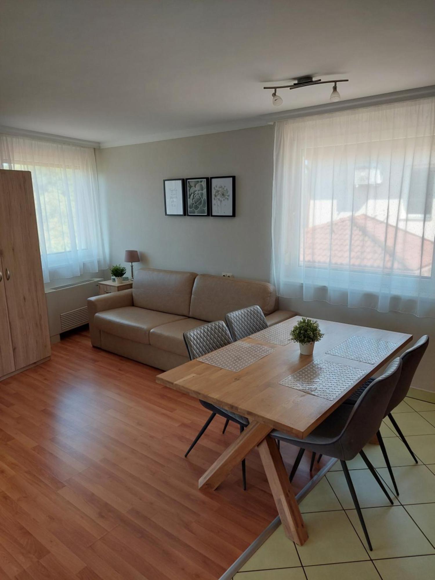 Elek Apartmanház Hajduszoboszlo Exterior foto