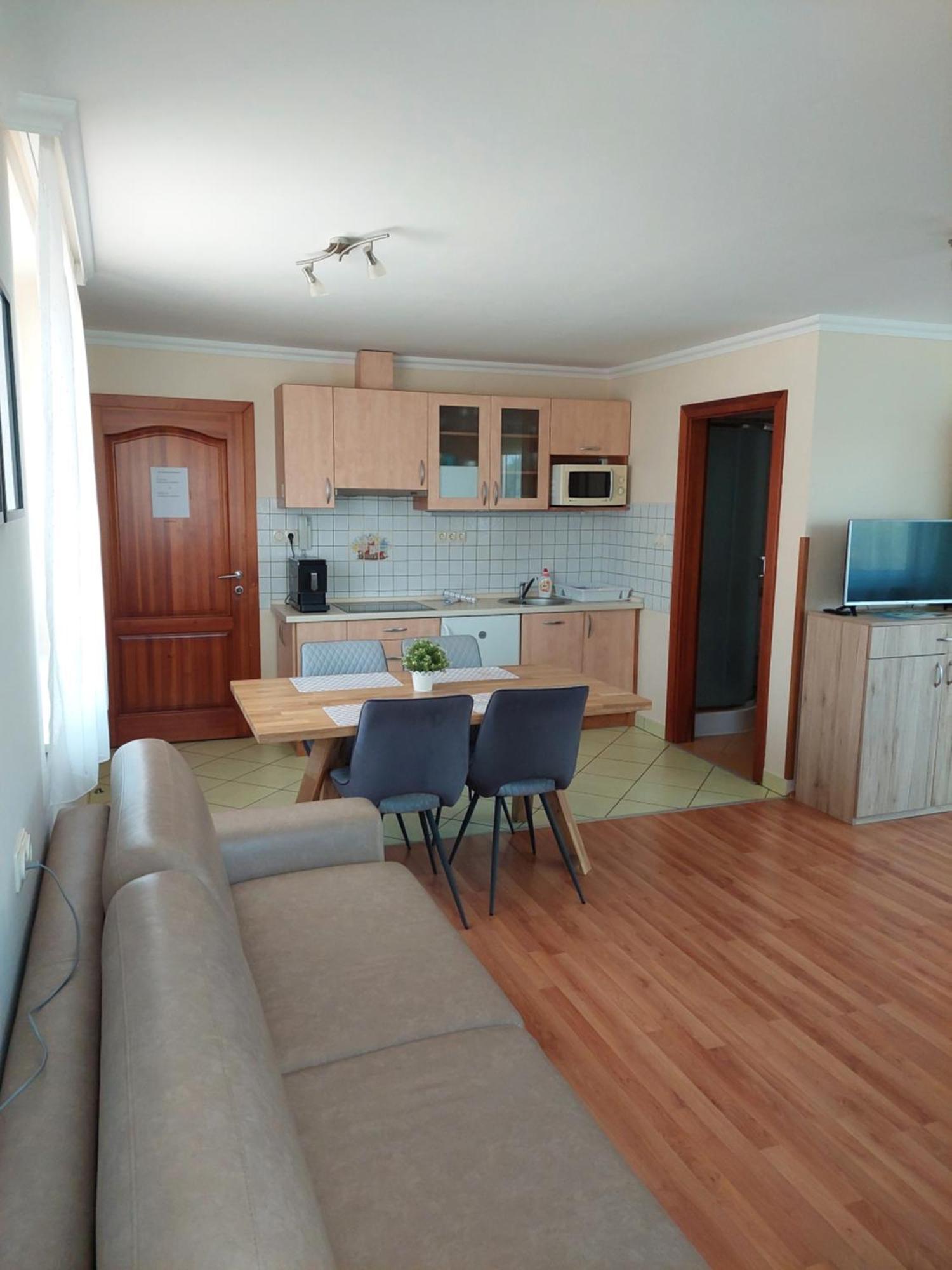 Elek Apartmanház Hajduszoboszlo Exterior foto